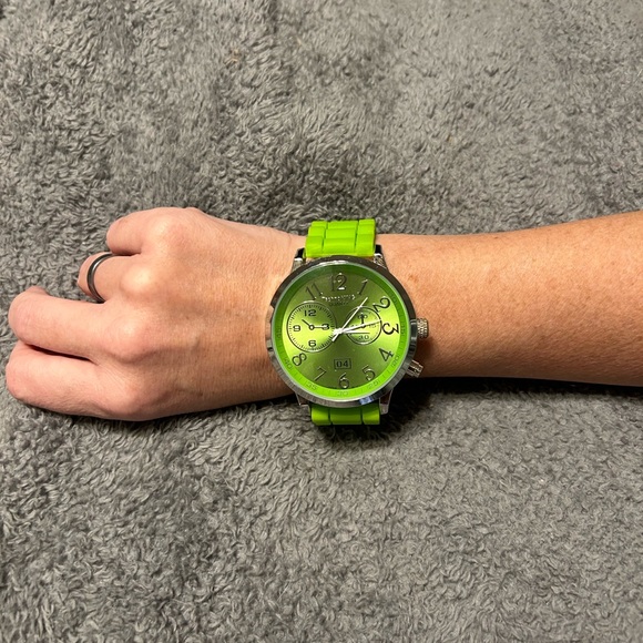 Large oversized men’s or woman’s watch - Picture 7 of 10